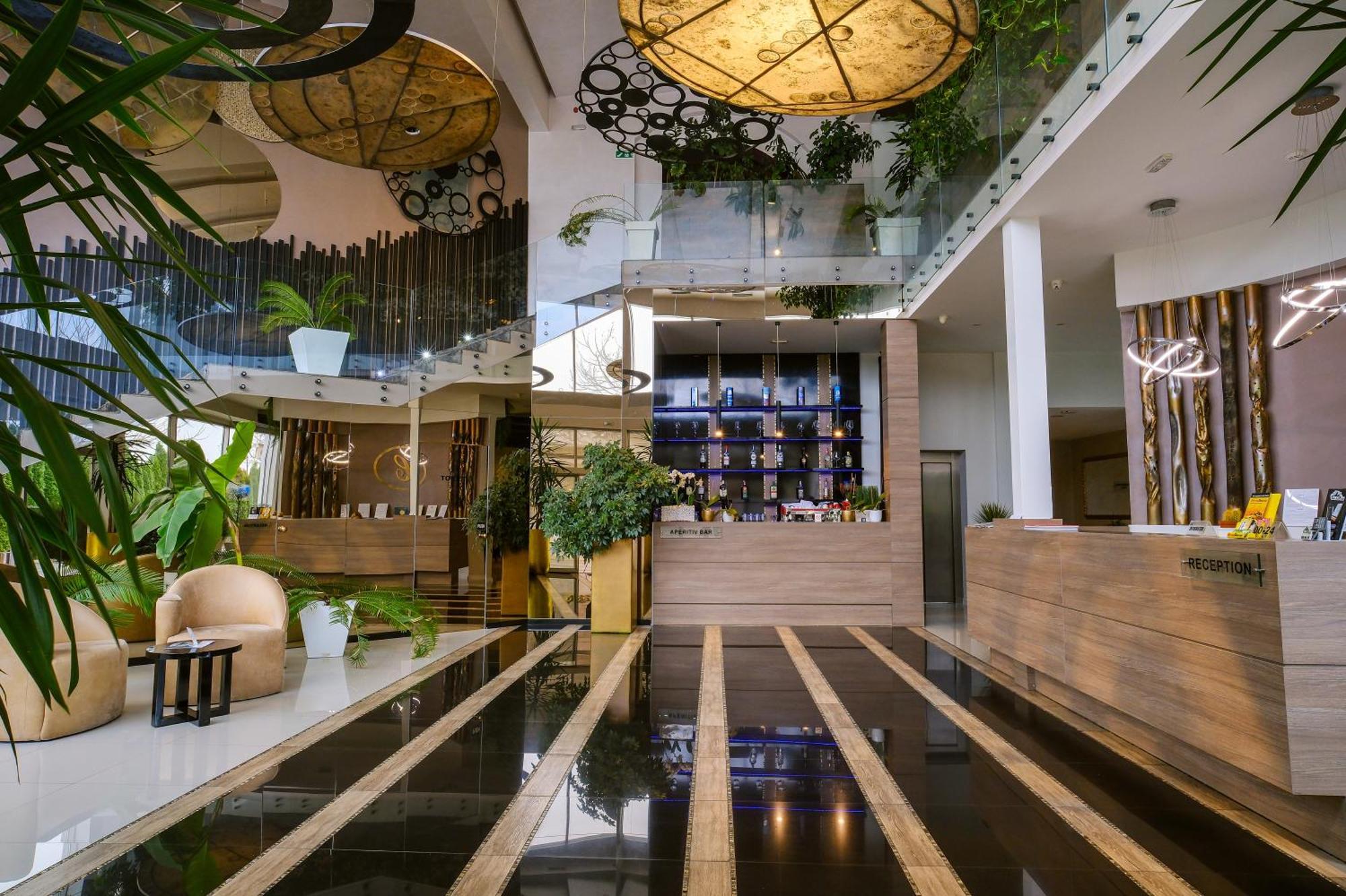 Hotel Crystal Light นิส ภายนอก รูปภาพ